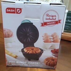 Mini Bundt Cake Maker with Non-Stick Plates